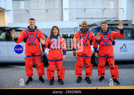 Sep 20, 2023 - KSC, Florida, USA - The Artemis II crew and teams with NASA's Exploration Ground Systems Program successfully completed on Sept. 20, the first in a series ofÊintegrated ground system testsÊat NASA's Kennedy Space Center in Florida in preparation for the upcoming mission around the Moon.ÊNASA astronauts REID WISEMAN, VICTOR GLOVER, and CHRISTINA KOCH, along with Canadian Space Agency astronaut JEREMY HANSEN, practiced the procedures they will undergo on launch day, from putting on their Orion crew survival system spacesuits to traveling to the launch pad and up the mobile launche Stock Photo