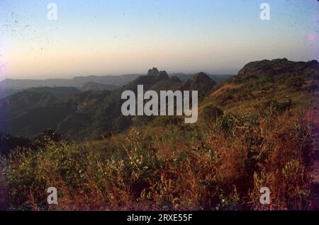 https://l450v.alamy.com/450v/2rxe55f/rocky-mountains-of-panchmarhi-madhya-pradesh-dhupgarh-the-highest-point-1352-m-in-madhya-pradesh-and-the-satpura-range-is-located-here-it-is-a-part-of-the-satpura-biosphere-reserve-it-is-also-famous-for-the-satpura-tiger-reserve-satpura-national-park-lord-shiva-and-the-pandavas-of-mahabharata-famous-hill-station-of-middle-india-2rxe55f.jpg