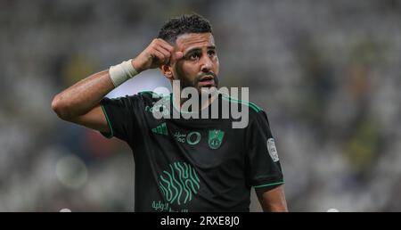 Riyad Mahrez of Al-Ahli SFC has a drink before the Saudi Pro🙊 Descubra ...