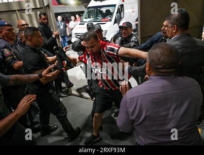 Sao Paulo, Brazil. 25th Sep, 2023. Morumbi Stadium Sao Paulo fans clash with the police after the match between Sao Paulo and Flamengo, in the Final of the Copa do Brasil 2023, at the Morumbi Stadium, this Sunday 24. 30761 (Gledston Tavares/SPP) Credit: SPP Sport Press Photo. /Alamy Live News Stock Photo