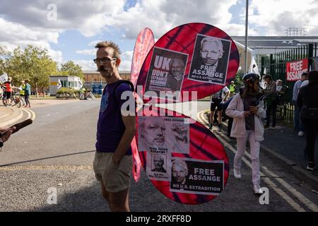 Julian Assange campaign protest bike ride outside HMP Belmarsh London - Don't Extradite Assange campaign hold a mass protest bike ride across the city Stock Photo