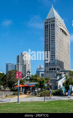 The Seaport tower of the Manchester Grand Hyatt San Diego hotel showing the curved balcony on the Bayview terrace Stock Photo