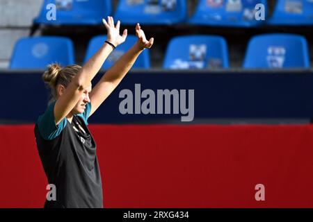 Bochum, Germany. 25th Sep, 2023. Soccer: Women, Nations League, before the match Germany - Iceland. National player Alexandra Popp gestures during the final training session. Credit: Federico Gambarini/dpa/Alamy Live News Stock Photo