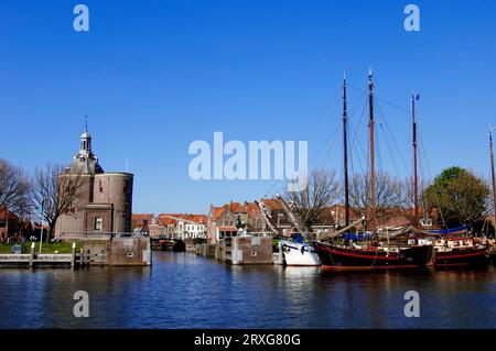 Defence defence tower 'Dromedaris' and ships in the harbour, Enkhuizen, Netherlands Stock Photo