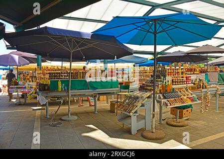 Rovinj, Croatia - July 9th 2023. A small outdoor market in Rovinj old town in Istria, Croatia. It sells fruit, vegetables and souvenirs such as honey Stock Photo