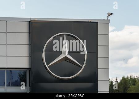 Mercedes-Benz Logo. Mercedes-Benz is a global automobile manufacturer Stock  Photo - Alamy