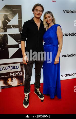 AMSTERDAM - Lucy Woesthoff and Dean Woesthoff on the red carpet, prior to the premiere of the Videoland documentary series about rock band Kane (A Story Recorded). The series tells the story of the group from The Hague using private recordings, interviews and archive images. ANP LEVIN DEN BOER netherlands out - belgium out Stock Photo