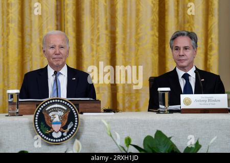 Washington, Vereinigte Staaten. 25th Sep, 2023. United States President Joe Biden with US Secretary of State Antony Blinken hosts the Pacific Islands Forum leaders in the East Room of the White House in Washington, DC on September 25, 2023. Credit: Yuri Gripas/Pool via CNP/dpa/Alamy Live News Stock Photo