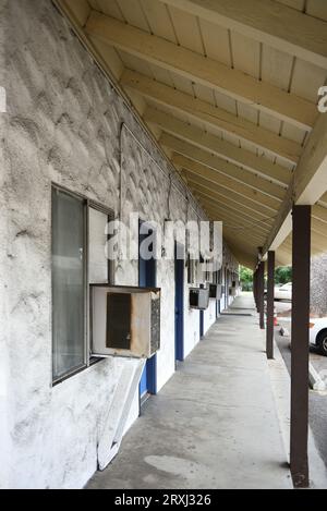ORANGE, CALIFORNIA - 20 SEPT 2023: Corridor with room doors and window air conditioners at the Angel Motel on Chapman Avenue Stock Photo