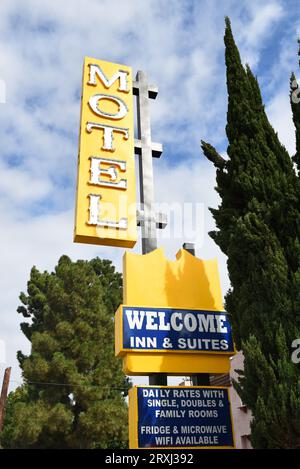 ANAHEIM, CALIFORNIA - 20 SEPT 2023: Sign at the Welcome Inn and Suites on Lincoln Avenue Stock Photo
