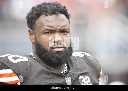 Cleveland Browns defensive tackle Maurice Hurst (90) sacks Philadelphia  Eagles quarterback Marcus Mariota (8) during the