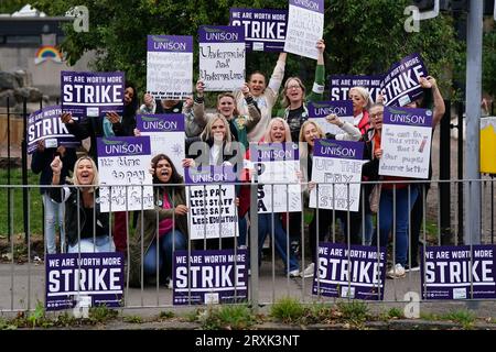 School support workers, who are members of Unison, on the picket line at Trinity Primary School in Edinburgh. Essential school staff including cleaners, janitors and support workers have been locked in a pay dispute, with a new offer estimated to cost £580 million. Picture date: Tuesday September 26, 2023. Stock Photo