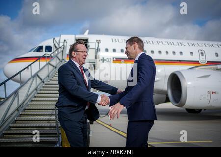 26 September 2023, Estonia, Ämari: Boris Pistorius (l, SPD), Federal Minister of Defense, is received by his Estonian counterpart Hanno Pevkur at the Ämari Airbase. After Latvia, Pistorius will also visit neighboring Estonia until Sept. 27, 2023. Photo: Kay Nietfeld/dpa Stock Photo