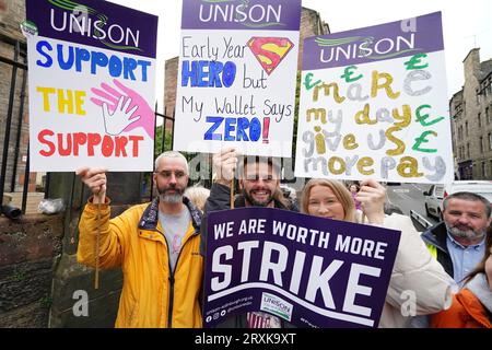 School support workers, who are members of Unison, on the picket line at Royal Mile Primary School in Edinburgh. Essential school staff including cleaners, janitors and support workers have been locked in a pay dispute, with a new offer estimated to cost £580 million. Picture date: Tuesday September 26, 2023. Stock Photo