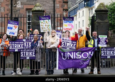 School support workers, who are members of Unison, on the picket line at Royal Mile Primary School in Edinburgh. Essential school staff including cleaners, janitors and support workers have been locked in a pay dispute, with a new offer estimated to cost £580 million. Picture date: Tuesday September 26, 2023. Stock Photo