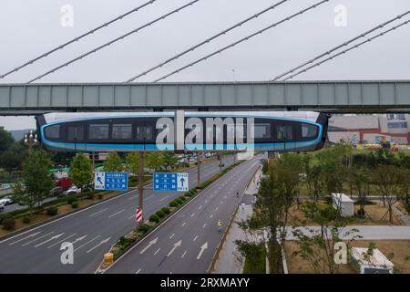 (230926) -- WUHAN, Sept. 26, 2023 (Xinhua) -- This aerial photo taken on Sept. 26, 2023 shows a new suspended monorail line in operation in Wuhan, central China's Hubei Province. China's first commercial suspended monorail line opened to the public on Tuesday in Wuhan, capital of central China's Hubei Province. The suspended monorail line operates for 12 hours every day, with a monorail departing every 10 minutes. The maximum operating speed of the monorail train is 60 km per hour. The entire operation process, including starting, entering stations, opening and closing doors, is fully aut Stock Photo