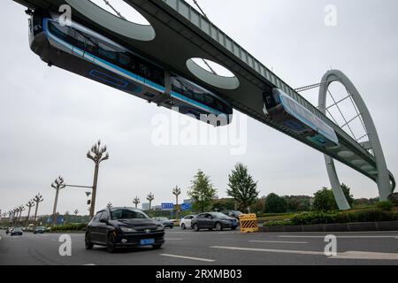 (230926) -- WUHAN, Sept. 26, 2023 (Xinhua) -- This aerial photo taken on Sept. 26, 2023 shows a new suspended monorail line in operation in Wuhan, central China's Hubei Province. China's first commercial suspended monorail line opened to the public on Tuesday in Wuhan, capital of central China's Hubei Province. The suspended monorail line operates for 12 hours every day, with a monorail departing every 10 minutes. The maximum operating speed of the monorail train is 60 km per hour. The entire operation process, including starting, entering stations, opening and closing doors, is fully aut Stock Photo