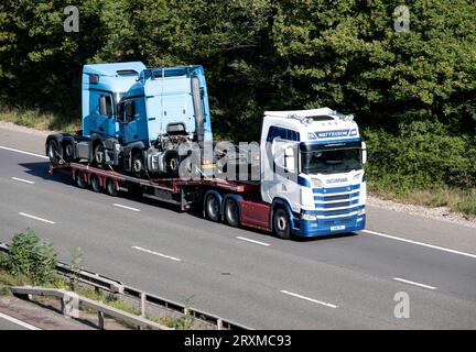 Watts and Sons low loader lorry on the M40 motorway, Warwickshire, UK Stock Photo