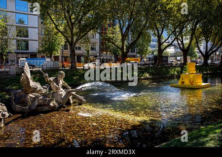 the Triton Fountain by Friedrich Coubillier at Koe-Graben on Koenigsallee, floating logo for the Invictus Games 2023, Duesseldorf, North Rhine-Westpha Stock Photo