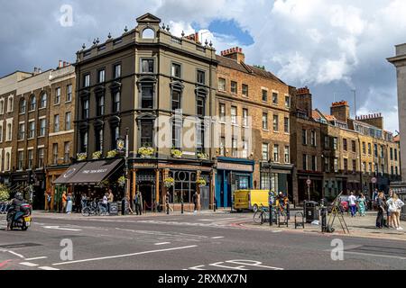 The Ten Bells public house at the corner of Commercial Street and Fournier Street in Spitalfields in the East End of London, London E1 Stock Photo