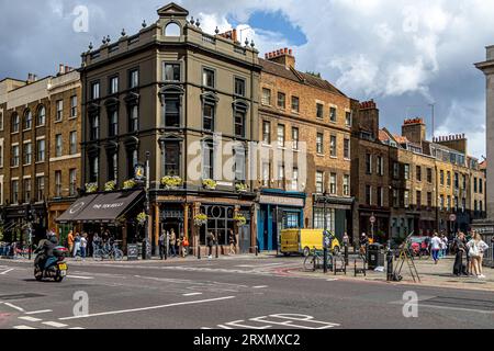 The Ten Bells public house at the corner of Commercial Street and Fournier Street in Spitalfields in the East End of London, London E1 Stock Photo