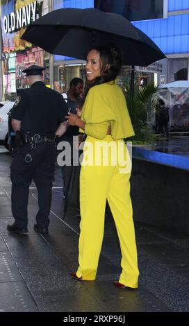 New York, NY, USA. 26th Sep, 2023. Kerry Washington seen at Times Square doing a photo shoot for her new memoir 20/20 on September 26, 2023 Credit: Rw/Media Punch/Alamy Live News Stock Photo