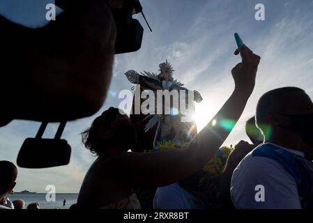 Salvador, Bahia, Brazil - December 31, 2021: Faithful carry the scaffold with the image of Jesus Christ, on the last day of 2021. City of Salvador, Ba Stock Photo