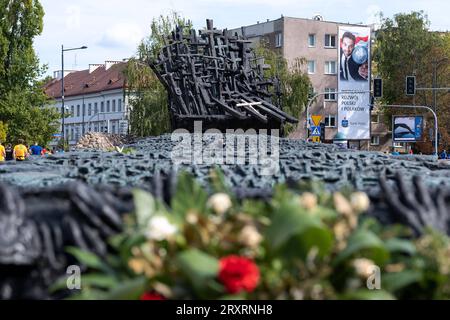 Denkmal für die im Osten Gefallenen und Ermordeten von Maksymilian Biskupski in Warschau. Das Denkmal erinnert an die Opfer der sowjetischen Invasion in Polen während des Zweiten Weltkriegs und der anschließenden Repressionen. Es wurde am 17. September 1995 eingeweiht./Monument to the Fallen and Murdered in the East by Maksymilian Biskupski in Warsaw. The monument commemorates the victims of the Soviet invasion of Poland during World War II and the subsequent repressions. It was inaugurated on September 17, 1995. snapshot-photography/K.M.Krause *** Monument to the Fallen and Murdered in the Stock Photo