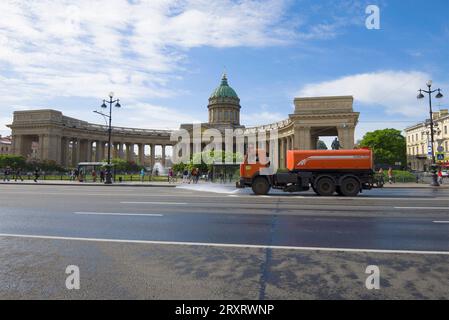 ST PETERSBURG, RUSSIA - JUNE 08, 2017: Sunny summer morning at the Kazan Cathedral Stock Photo