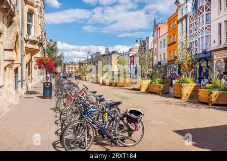 View along pedestrian Broad Street in city centre of Oxford. England Stock Photo