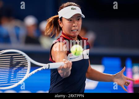 September 27, 2023, Tokyo, Japan: Mai HONTAMA (JPN) hits a return against Iga SWIATEK (POL) during their women's singles match of the Toray Pan Pacific Open Tennis Tournament 2023 at the Ariake Coliseum. The tournament is held from September 25 to October 1. (Credit Image: © Rodrigo Reyes Marin/ZUMA Press Wire) EDITORIAL USAGE ONLY! Not for Commercial USAGE! Stock Photo