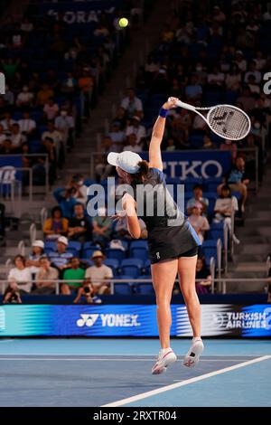 September 27, 2023, Tokyo, Japan: Iga SWIATEK (POL) serves against Mai HONTAMA (JPN) during their women's singles match of the Toray Pan Pacific Open Tennis Tournament 2023 at the Ariake Coliseum. The tournament is held from September 25 to October 1. (Credit Image: © Rodrigo Reyes Marin/ZUMA Press Wire) EDITORIAL USAGE ONLY! Not for Commercial USAGE! Stock Photo