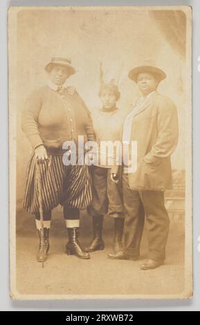 Photographic postcard of three unidentified women 1904-1918 Stock Photo