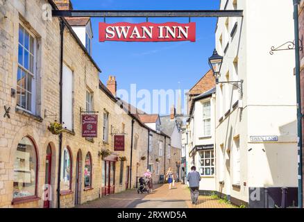 Stroud town centre 16th century Swan Inn Union Street Stroud, Gloucestershire England UK GB Europe Stock Photo