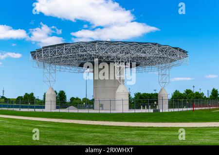 Elevated Very High Frequency (VHF) Omni-Directional Range (VOR) base station for aircraft instrument navigation based in Vernon Hills, IL, United Stat Stock Photo