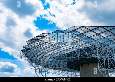 Elevated Very High Frequency (VHF) Omni-Directional Range (VOR) base station for aircraft instrument navigation based in Vernon Hills, IL, United Stat Stock Photo