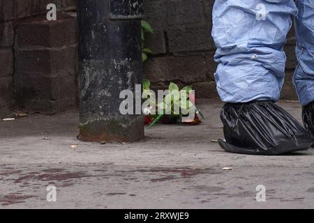 Forensic investigators at the scene near the Whitgift shopping centre in Croydon, south London after a 15-year-old girl was stabbed to death on Wednesday morning. Police were called at 8.30am to reports of a stabbing on Wellesley Road. The girl died at the scene 40 minutes later. Picture date: Wednesday September 27, 2023. Stock Photo