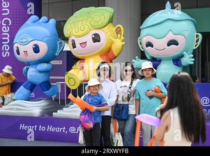 (230927) -- HANGZHOU, Sept. 27, 2023 (Xinhua) -- People pose for photos with mascots of the 19th Asian Games at Chun'an Jieshou Sports Centre Velodrome, the venue of Cycling Track contests in Hangzhou, east China's Zhejiang Province, Sept. 27, 2023. (Xinhua/Hu Huhu) Stock Photo