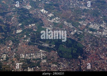 Monza Luftaufnahme, Autodromo Nazionale di Monza, Rennstrecke Monza, Italien, 26.09.2023 Blick auf die Rennstrecke des Autodromo Nazionale di Monza im koeniglichen Park von Monza mit grossen Teilen der Stadt Monza, Italien Luftbild, Autodromo Nazionale di Monza, Rennstrecke Monza, Italien, 26.09.2023 *** Monza aerial view, Autodromo Nazionale di Monza, Monza race track, Italy, 26 09 2023 View of the race track of the Autodromo Nazionale di Monza in the Royal Park of Monza with large parts of the city of Monza, Italy aerial view, Autodromo Nazionale di Monza, Monza race track, Italy, 26 09 2023 Stock Photo