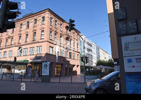 Die Saarländische Landeshauptstadt Saarbrücken am Donnerstag 7.9.2023. Im Bild: Die Bahnhofstraße *** The Saarland state capital Saarbrücken on Thursday 7 9 2023 In the picture The Bahnhofstraße bub Stock Photo