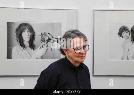 Judy Linn bei der Eröffnung ihrer Einzelausstellung im Haus am ...