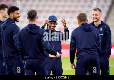 Stoke City's Daniel Johnson and team-mates inspect the pitch before the Carabao Cup third round match at the Vitality Stadium, Bournemouth. Picture date: Wednesday September 27, 2023. Stock Photo