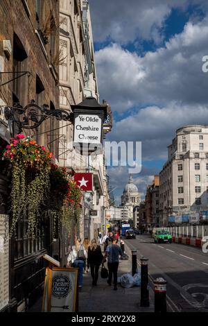 Ye Olde Cheshire Cheese Pub - historic London pub in Fleet Street, central London, rebuilt in 1667 after the Great Fire of London. Stock Photo