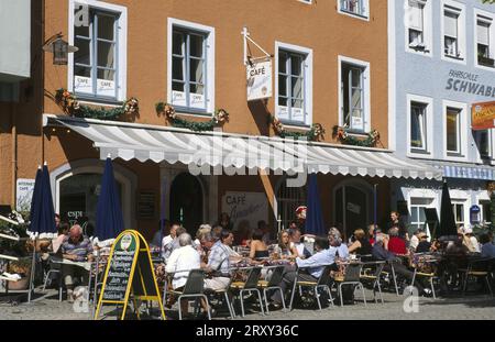 Street cafe, Bad Reichenhall, Berchtesgadener Land, Bavaria, Germany Stock Photo