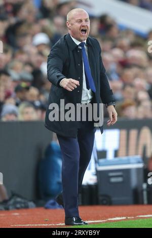 Sean Dyche manager of Everton shouts at his players during the Carabao Cup Third Round match Aston Villa vs Everton at Villa Park, Birmingham, United Kingdom, 27th September 2023  (Photo by Gareth Evans/News Images) Stock Photo