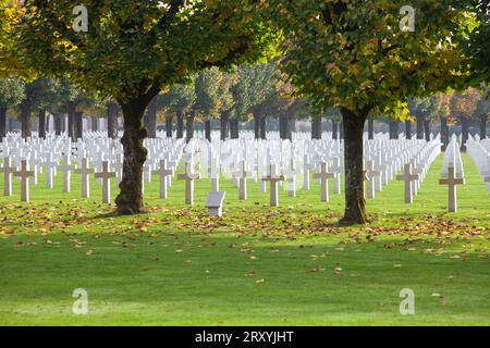 Rows of crosses on graves of American WWI soldiers at Romagne-sous-Montfaucon cemetery, Verdun, France Stock Photo