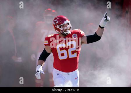 Kansas City Chiefs offensive guard Joe Thuney (62) in action during the  first quarter of an NFL football game against the Philadelphia Eagles,  Sunday, Oct. 3, 2021, in Philadelphia. (AP Photo/Terrance Williams