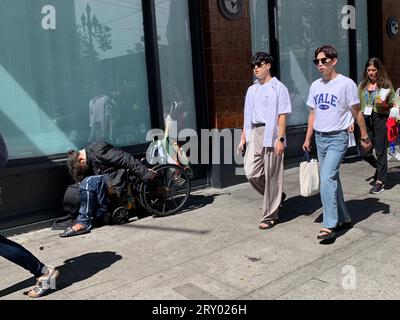 August 16, 2023, San Francisco, California, USA: A homeless man sleeps by the former location of Old Navy on Market Street in San Francisco, California on Wednesday August 16, 2023. Many retailers are citing homeless problems and other challenges of operating in Downtown San Francisco and contemplating whether to remain open. (Credit Image: © David G. McIntyre/ZUMA Press Wire) EDITORIAL USAGE ONLY! Not for Commercial USAGE! Stock Photo