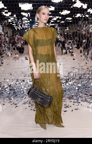 Leonie Hanne Louis Vuitton Show Paris Fashion Week October 6, 2020 – Star  Style