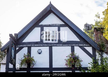 A.D. 923. This year King Edward the Elder made Thelwall a “cyty”, shown on the gable end of the timber framed village pub The Pickering Arms Stock Photo